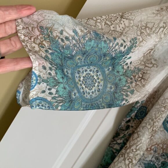 Chicos size 3 blouse with three-quarter sleeve/option to button up shorter - Picture 3 of 11